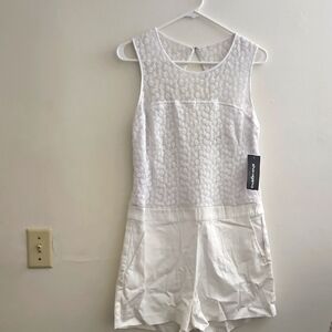 Size 8 Sharagano White Textured Sleeveless‎ Outfit